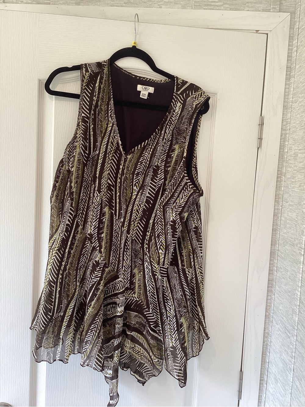 Cato Brown & Olive Printed Sleeveless V-Neck blouse 22/24W EUC